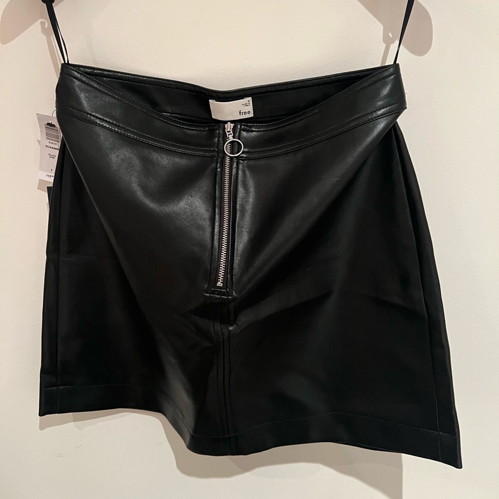 Wilfred free ROXANNE mini faux leather skirt.